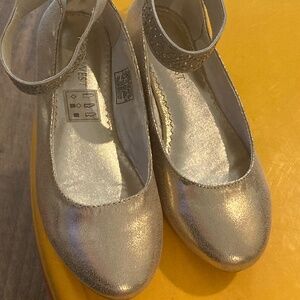 Nine West flats (girls' size 2)